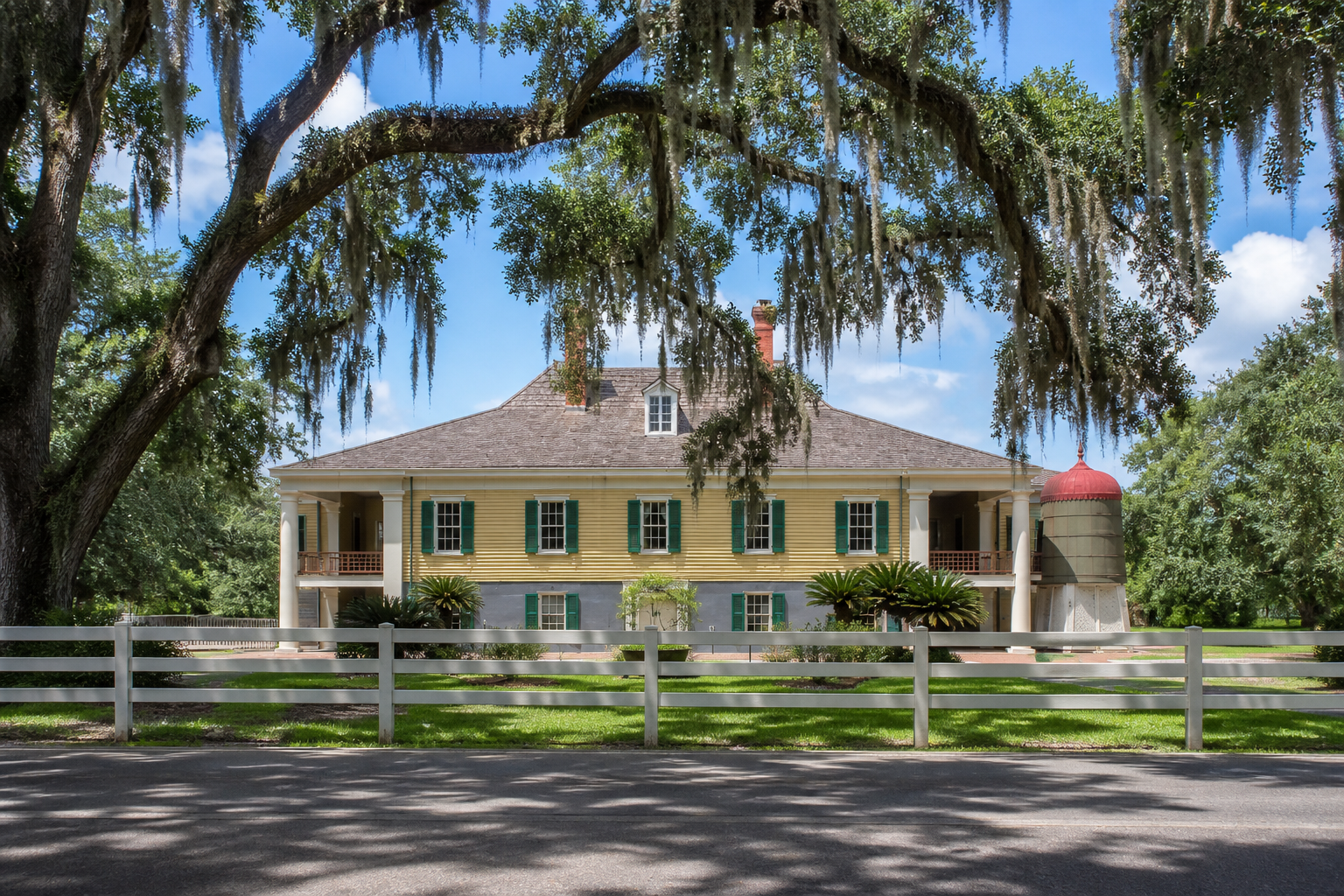 Destrehan Plantation house behind the River Road fence